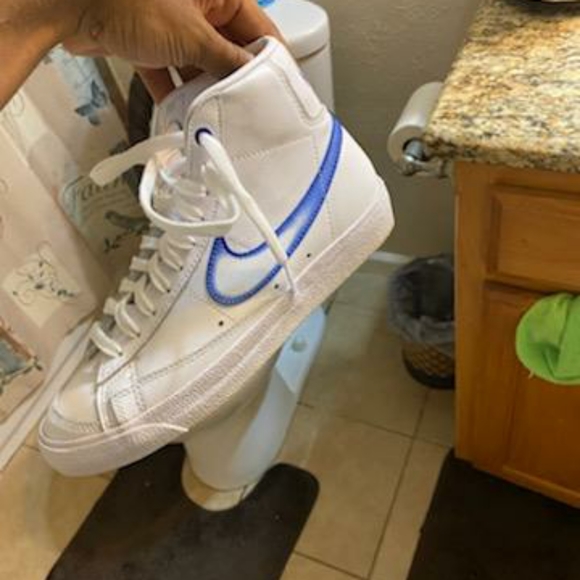 Shoes - Picture 3 of 7